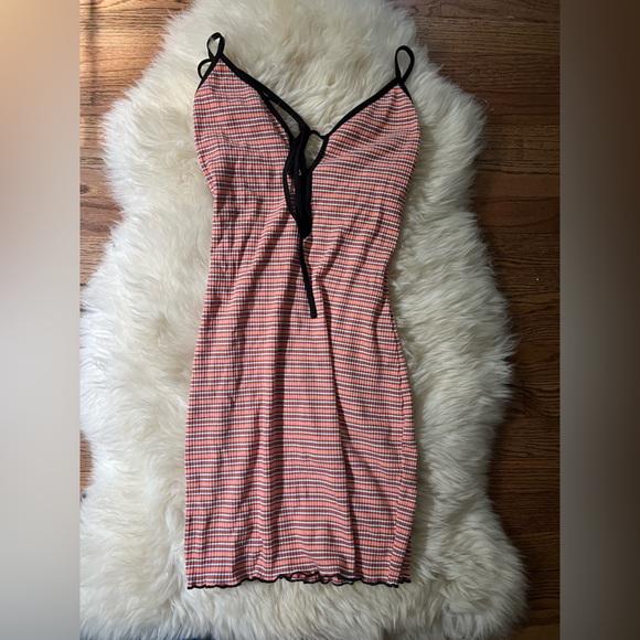 Stripped body con mini dress - Picture 2 of 3